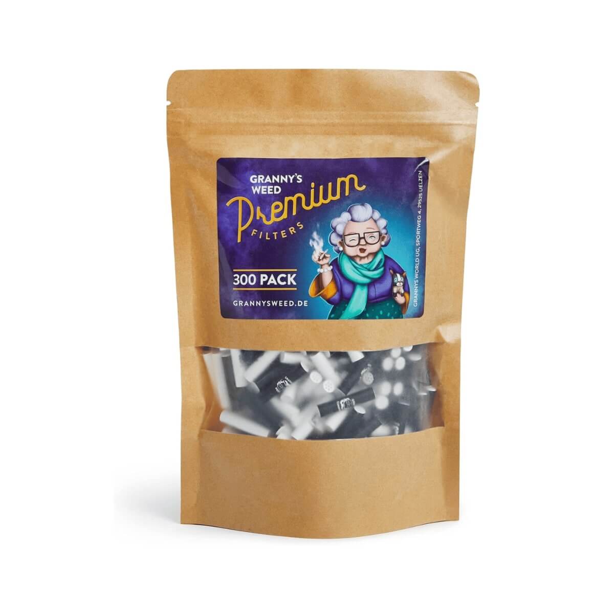 Ein brauner, wiederverschließbarer Beutel mit der Aufschrift Grannys Weed Premium Filters 300 Pack mit der Abbildung einer älteren Frau, die einen Joint hält. Der untere Teil des Beutels hat ein durchsichtiges Fenster mit weißen Filtern im Inneren.