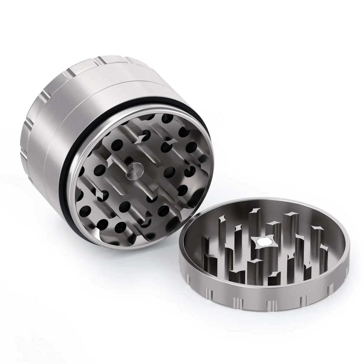 Geöffneter Edelstahl Grinder mit Blick auf das Mahlwerk und die Zähne