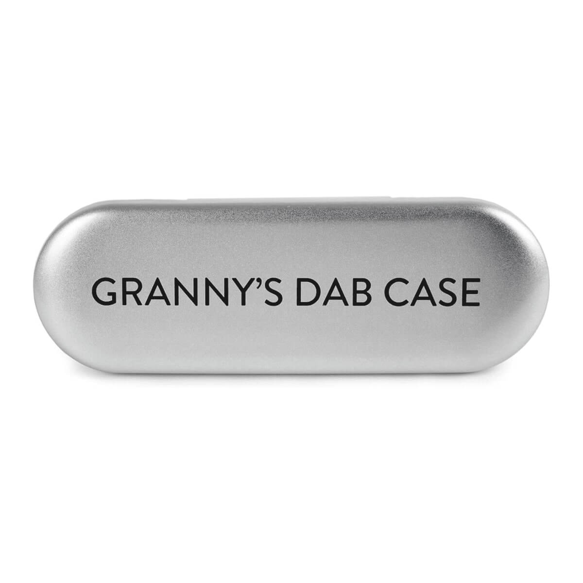 Metall-Dab Case mit Aufschrift „Granny’s Dab Case“ in Silberoptik